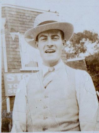 Man_in_1920s-panama-vest