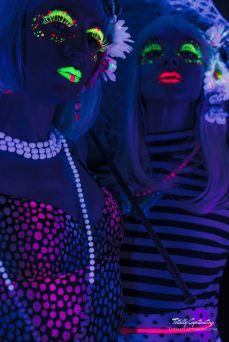 blacklight-brittany-and-patricia-08